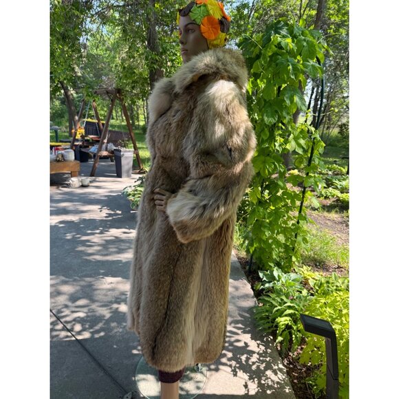 Vintage Coyote Full Length Fur Coat HURTIG Furs - Picture 15 of 16
